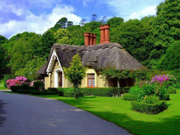 Thatched Cottage in Ireland, and yes, the grass really is that green in Ireland