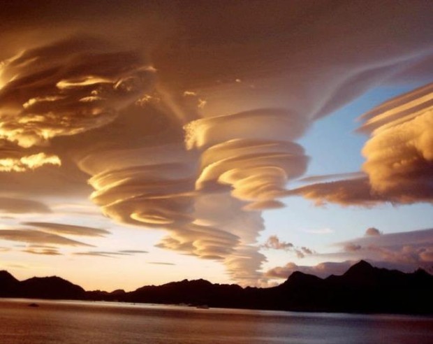 Lenticular clouds over the Sandwich Islands