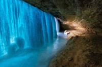 Frozen Falls , Minnehaha Falls , Minneapolis , USA