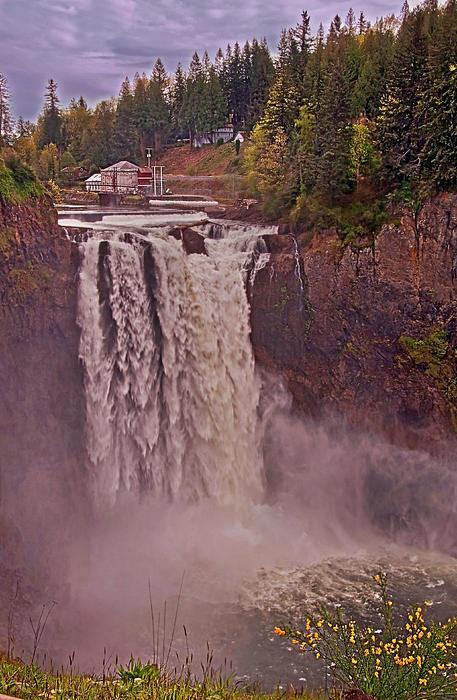 Snoqualmie Falls in Spring, Washington, USA
