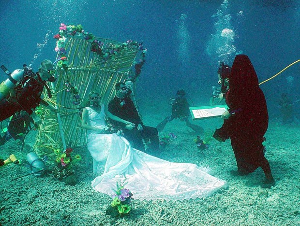 Unique Wedding , Marriage in the Deep Ocean